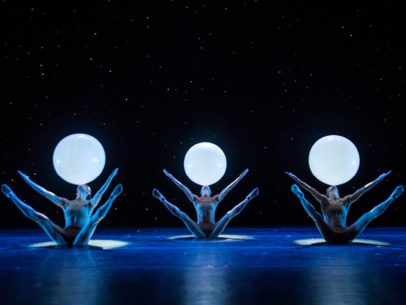 MOMIX