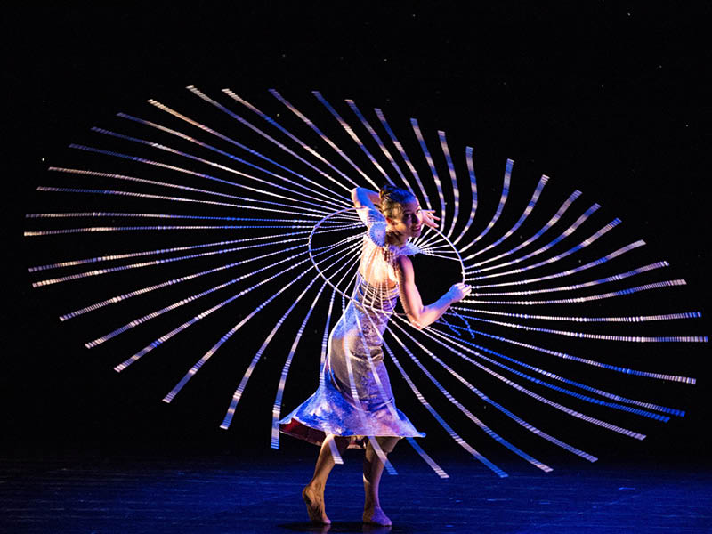 MOMIX